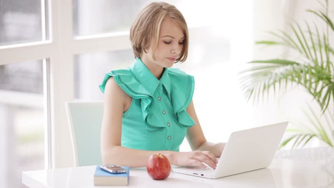 Những thói quen gây đau cổ Ảnh minh hoạ: Internet