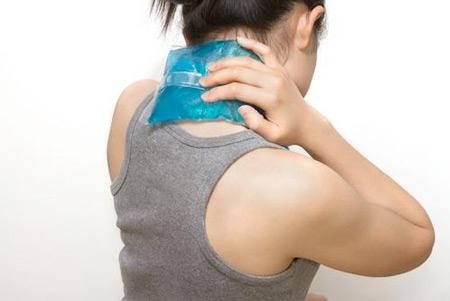 Phương pháp chườm nóng giúp giảm đau hiệu quả cho người thoát vị đĩa đệm Ảnh minh hoạ: Internet