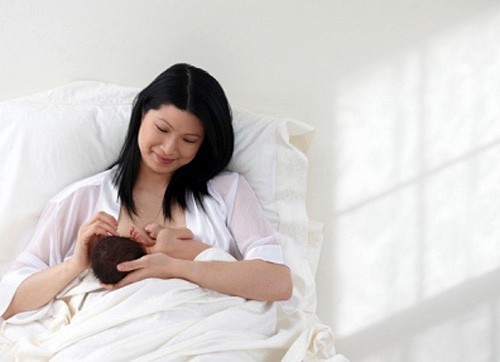 Trẻ bú mẹ giảm nguy cơ nhiễm trùng tai mũi họng Ảnh minh hoạ: Internet