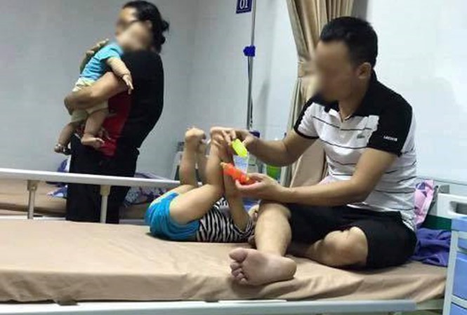 Kiến nghị xử phạt y sĩ 'khám không phép' tối thiểu 110 triệu đồng Bệnh nhi bị sùi mào gà đang điều trị tại BV Da liễu TƯ