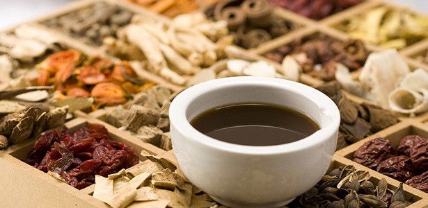 Người bệnh đang uống toàn ... “rác dược liệu“? Việc sử dụng dược liệu kém chất lượng, nhất là trong đông dược, ảnh hưởng nặng nề tới sức khoẻ của người dùng. Ảnh minh hoạ: Internet