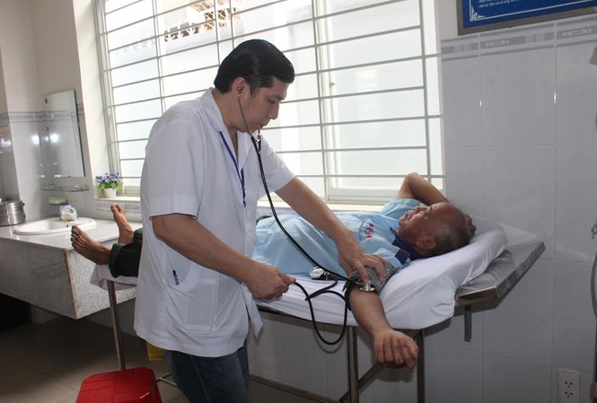 Y tế tuyến xã bị 'khống chế Không có chuyện khống chế bình quân lượt khám bệnh và đơn thuốc cho y tế xã. Ảnh minh hoạ: Internet