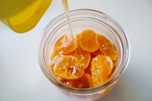 Con ngộ độc vì mẹ tự ngâm hoa quả chữa ho Nếu nguyên liệu không thực sự "sạch", cha mẹ có thể khiến trẻ bị ngộ độc vì siro ho do chính tay mình làm. Ảnh mình hoạ: Internet