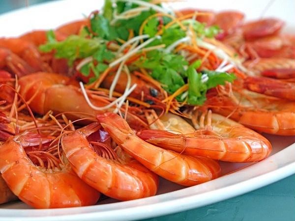 Những thực phẩm tự nhiên phòng chống loãng xương tốt không ngờ Tôm là một trong những thực phẩm phòng chống loãng xương rất tốt. Ảnh minh họa: Internet