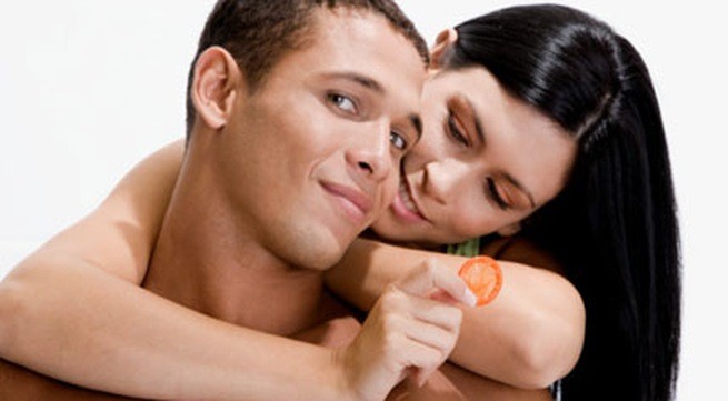 Vì sao phụ nữ dễ nhiễm HIV hơn nam giới khi quan hệ tình dục? Ảnh minh hoạ: Internet