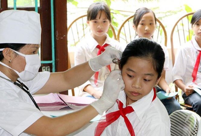Học sinh sinh viên được hỗ trợ bao nhiêu tiền mua BHYT? Theo quy định mức đóng BHYT hàng tháng của học sinh, sinh viên bằng 4,5% mức lương cơ sở (tức là 4,5% x 1.390.000 đồng/tháng). Trong đó, học sinh, sinh viên chỉ cần đóng 70% chi phí, còn 30% còn lại sẽ được nhà nước hỗ trợ. Ảnh minh hoạ: Internet