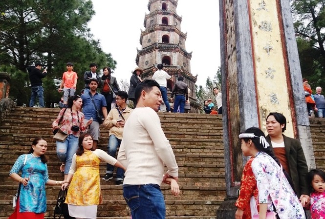 Người dân cố đô Huế trẩy hội du Xuân Người dân cố đô Huế trẩy hội du Xuân