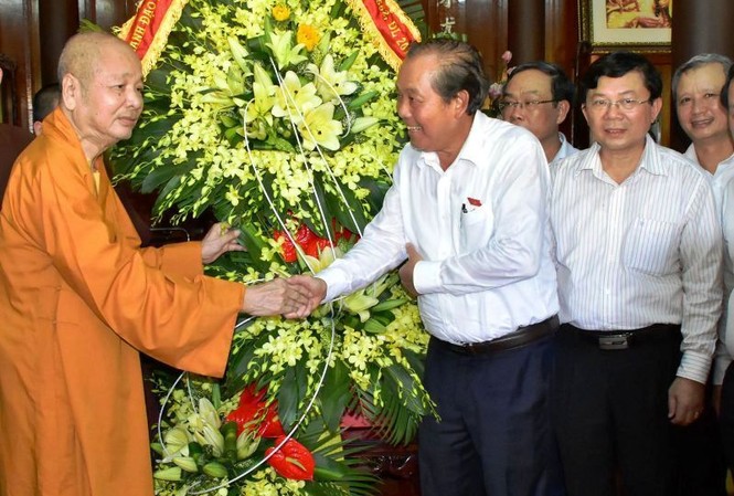 Phó Thủ tướng Trương Hòa Bình thăm, chúc mừng Phật đản tại Huế Phó Thủ tướng Thường trực Chính phủ Trương Hòa Bình thăm, tặng hoa chúc mừng các vị cao tăng, chức sắc tiêu biểu của Phật giáo tỉnh TT-Huế