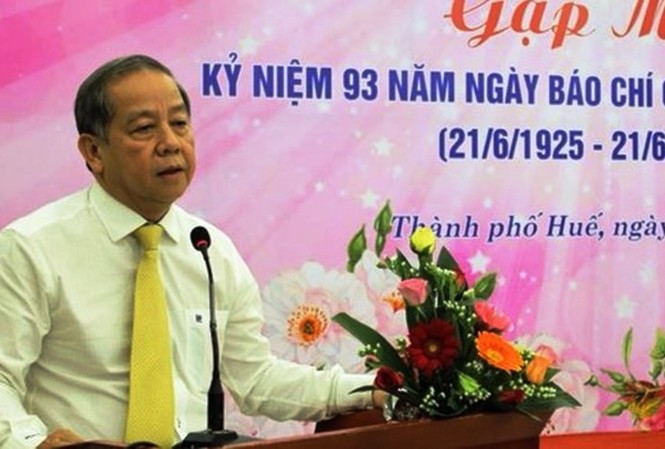 Đề xuất 10 ngày cung cấp thông tin một lần cho báo chí Ông Phan Ngọc Thọ đề nghị Sở TT&TT tham mưu cho lãnh đạo tỉnh phương án mỗi tháng họp báo một lần. Thậm chí 10 ngày một lần chúng ta có một thông cáo báo chí kịp thời, chính xác những sự kiện của tỉnh nhà cho phóng viên đưa tin. Ảnh: Q. Tám