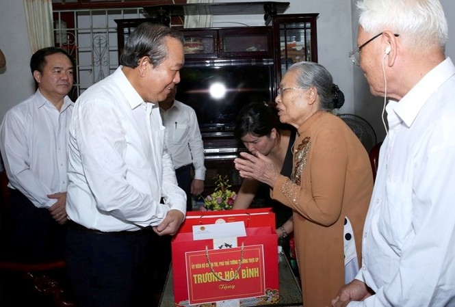 Phó Thủ tướng Trương Hòa Bình thăm gia đình chính sách tại Huế Phó Thủ tướng Trương Hòa Bình thăm gia đình chính sách tại tỉnh TT-Huế. Ảnh: VGP/Lê Sơn