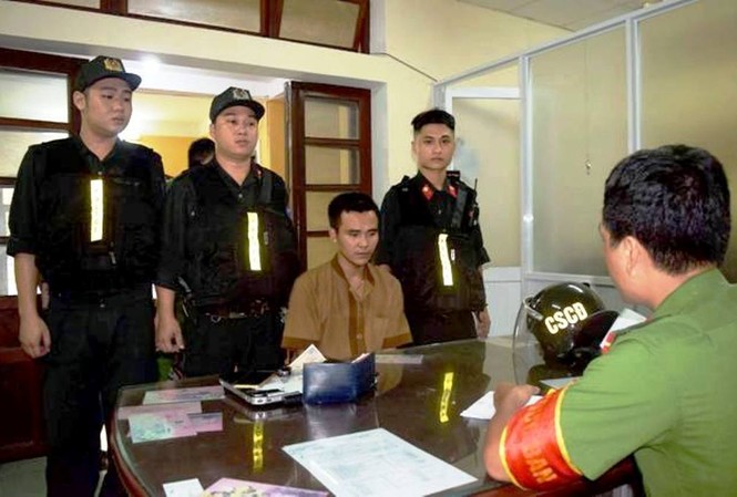'Đụng' cảnh sát cơ động khi trộm nhà dân lúc rạng sáng Nghi phạm trộm cắp Bạch Văn Mai tại cơ quan công an