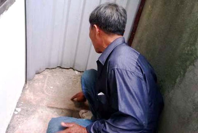 Bất ngờ phát hiện bé gái sơ sinh đỏ hỏn từ tiếng khóc ở góc chùa Một góc khuất của chùa, nơi phát hiện cháu bé sơ sinh còn chưa cắt dây rốn