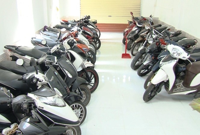 Phát hiện tiệm cầm đồ chứa tang vật vụ án Hơn 110 chiếc xe gắn máy không có giấy tờ.
