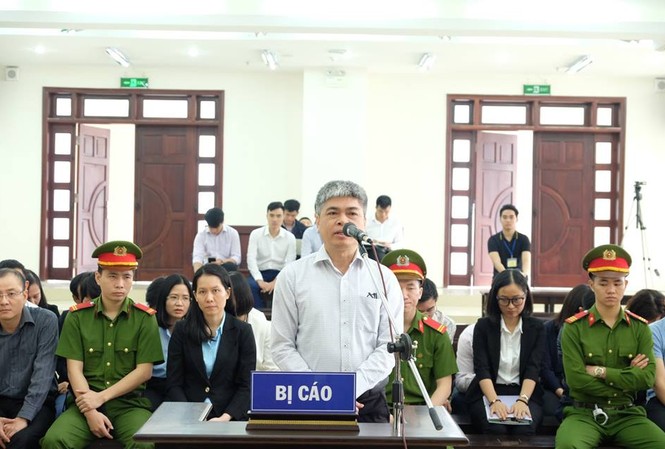 Bị cáo Nguyễn Xuân Sơn khai đưa tiền cho cấp trên Bị cáo Nguyễn Xuân Sơn khai đưa tiền cho cấp trên
