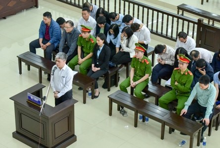 Vợ bị cáo Nguyễn Xuân Sơn muốn bán tài sản giúp chồng thoát án tử Bị cáo Nguyễn Xuân Sơn tại toà