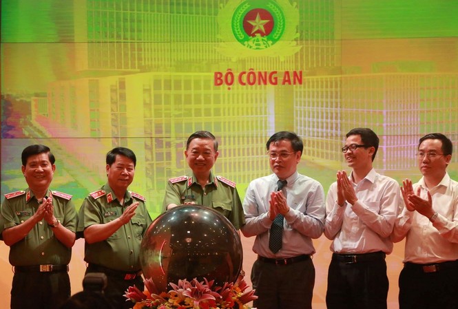 Bộ Công an khai trương Cổng thông tin điện tử giao diện mới Thượng tướng Tô Lâm tại lễ khai trương CTTĐ Bộ Công an phiên bản mới