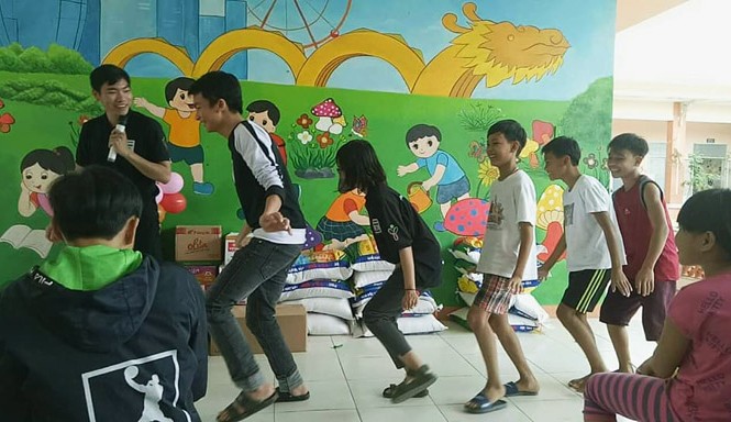 'Xuân kết nối' mang Tết sớm cho trẻ mồ côi Hoa Mai 'Xuân kết nối' mang Tết sớm cho trẻ mồ côi Hoa Mai