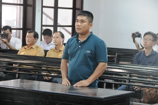Lái xe bồn tông chết phóng viên báo Tiền Phong lĩnh 9 tháng tù giam Bị cáo Nguyễn Mạnh Hổ