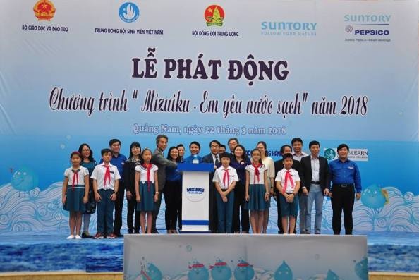 Phát động chương trình “Mizuiku - Em yêu nước sạch” năm 2018 Các đại biểu nhấn nút khởi động chương trình "Mizuiku - Em yêu nước sạch" năm 2018.