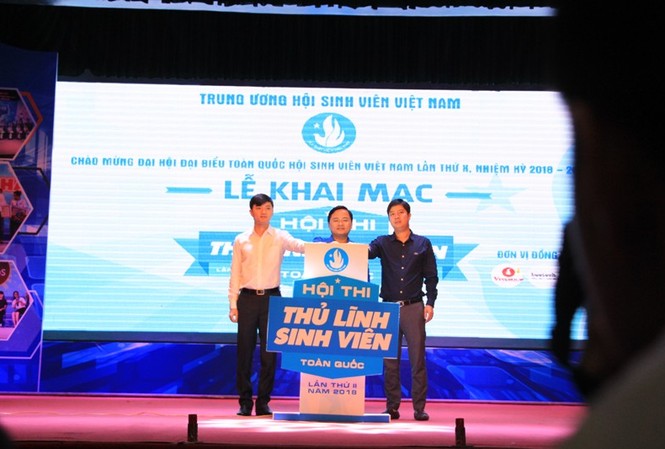 Khai mạc Hội thi Thủ lĩnh sinh viên lần thứ II Các đại biểu nhấn nút khởi động cuộc thi Thủ lĩnh sinh viên toàn quốc lần thứ II, năm 2018