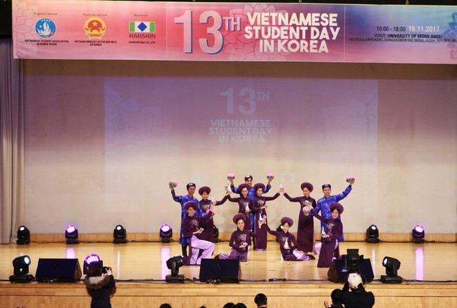 Hội Sinh viên Việt Nam và chuyến thăm đáng nhớ tới Nhà Xanh Hội Sinh viên Việt Nam tại Hàn Quốc thường xuyên tổ chức các hoạt động giao lưu, kết nối.