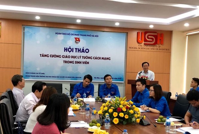Xây dựng thế hệ trẻ giàu yêu thương, trung thực, sẻ chia với cộng đồng Bí thư T.Ư Đoàn Nguyễn Ngọc Lương và Phó Bí thư Thành Đoàn Hà Nội chủ trì buổi hội thảo.