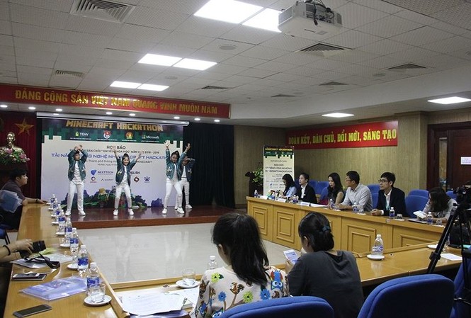 Thi lập trình 'Thành phố thông minh' Minecraft Hackathon là sân chơi cho các em thiếu nhi thể hiện năng khiếu, tài năng về lập trình, giải quyết các vấn đề của thanh phố thông minh.