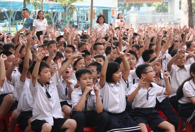 Những ý tưởng bảo vệ nguồn nước Hơn 1 nghìn thiếu nhi hưởng ứng cuộc thi Em yêu nước sạch tại lễ phát động.