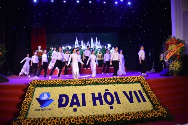Xây dựng lớp sinh viên Thủ đô bản lĩnh, sáng tạo Các tiết mục văn nghệ khai mạc đại hội.