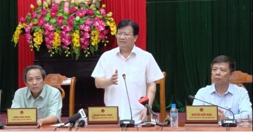 Thu mua thuỷ hải sản đánh bắt xa bờ cho ngư dân Phó Thủ tướng Trịnh Đình Dũng yêu cầu thu mua thủy hải sản đánh bắt xa bờ đảm bảo chất lượng cho ngư dân.