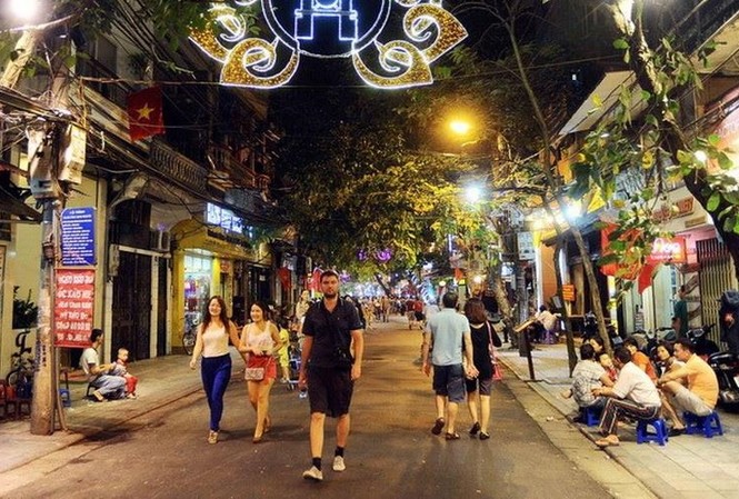 Hà Nội sẽ biến khu phố đi bộ thành một không gian đặc biệt Hà Nội sẽ mở rộng không gian phố đi bộ (Ảnh minh họa)