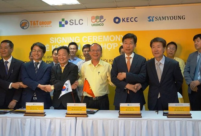 Thu hồi khí gas để phát điện tại bãi rác Nam Sơn Lãnh đạo Tập đoàn T&T trao biên bản hợp tác cho lãnh đạo Tập đoàn SLC