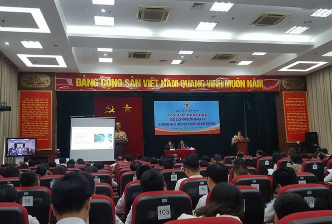Cách mạng công nghiệp 4.0 đặt ra nhiều thách thức với Việt Nam Cuộc cách mạng công nghiệp 4.0 cũng đặt ra nhiều thách thức mới đối với các nước đang phát triển như Việt Nam