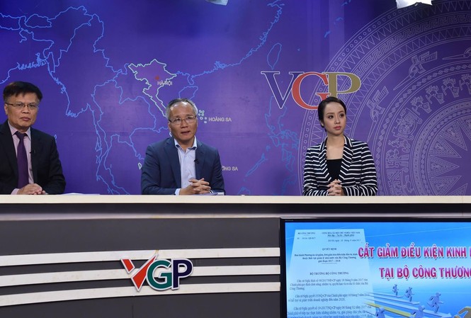 Tăng sức cạnh tranh trong nền kinh tế Việt Nam Các khách mời tại buổi tọa đàm