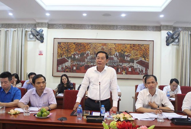 Nội đô Hà Nội đã thực sự quá tải chưa? Hà Nội làm việc với đoàn giám sát ngày 17/5. Ảnh LD