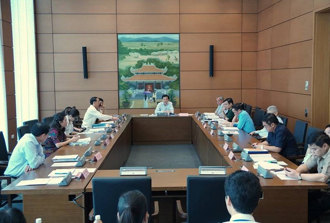 Đặc xá đảm bảo công bằng cho cả người giàu, người nghèo ĐBQH thảo luận tại phiên họp tổ. Ảnh Như Ý