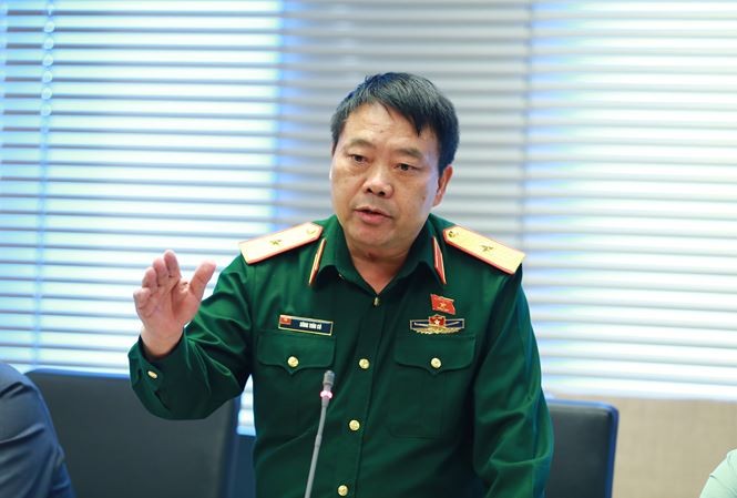 Bảo vệ vùng biển cần phương tiện, vũ khí hiện đại Thiếu tướng Sùng Thìn Cò. Ảnh Như Ý
