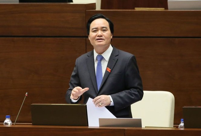 Mỗi năm người Việt chi 3 đến 4 tỷ USD đi du học Bộ trưởng Phùng Xuân Nhạ đang trả lời chất vấn