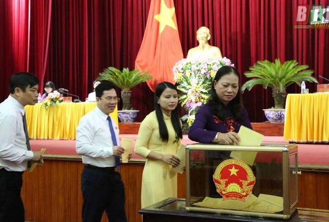 Bầu, phê chuẩn nhiều chức danh chủ chốt Đà Nẵng, Vĩnh Phúc, Thái Bình Các đại biểu bỏ phiếu bầu chức danh Chủ tịch HĐND tỉnh Thái Bình. Ảnh Báo Thái Bình