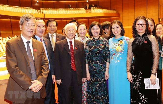 Giới thiệu Tổng Bí thư Nguyễn Phú Trọng để Quốc hội bầu Chủ tịch nước Uỷ ban Thường vụ Quốc hội trân trọng giới thiệu Tổng Bí thư Nguyễn Phú Trọng, ĐBQH khóa 14, đã được BCH T.Ư Đảng thống nhất rất cao giới thiệu để Quốc hội bầu giữ chức vụ Chủ tịch nước nhiệm kỳ 2016 - 2021. Ảnh TTXVN