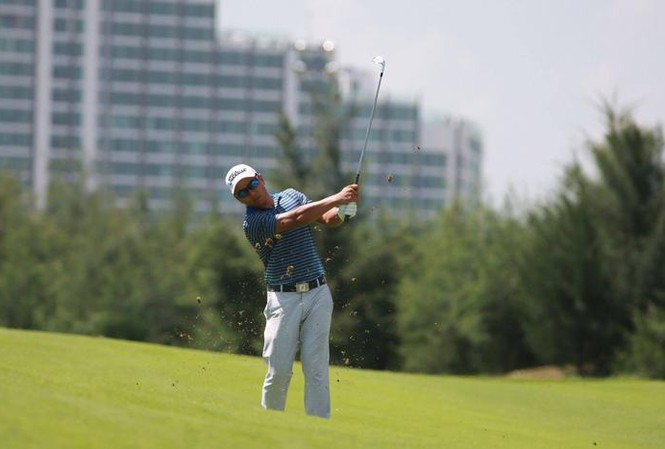 Minh Đức tiếp tục dẫn đầu giải golf chuyên nghiệp Việt Nam Minh Đức tiếp tục dẫn đầu vòng 2 FLC Vietnam Master