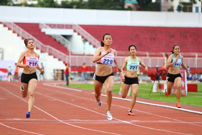 'Nữ hoàng tốc độ' Lê Tú Chinh phá kỷ lục của chính mình 'Nữ hoàng tốc độ' Lê Tú Chinh phá kỷ lục của chính mình