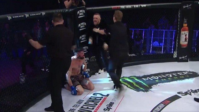 Gây hấn với trọng tài, võ sĩ McGregor đối mặt án cấm thi đấu Gây hấn với trọng tài, võ sĩ McGregor đối mặt án cấm thi đấu