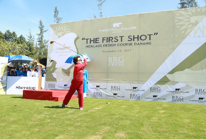 Các CEO, chuyên gia golf thi tài bên lề Hội nghị Golf Châu Á- Thái Bình Dương Chủ tịch tập đoàn BRG, Madame Nguyễn Thị Nga phát bóng khai mạc giải đấu