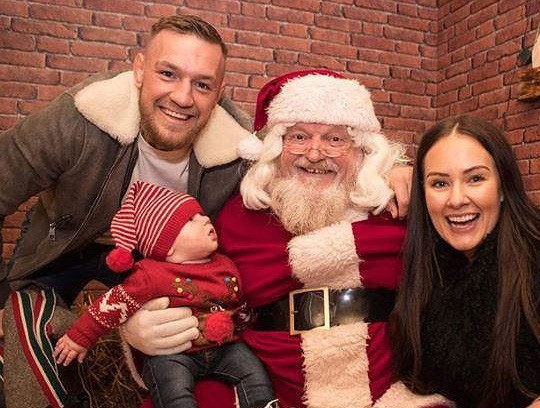 Võ sĩ MMA McGregor dạy võ cho con 6 tháng tuổi McGregor vui giáng sinh sớm cùng gia đình