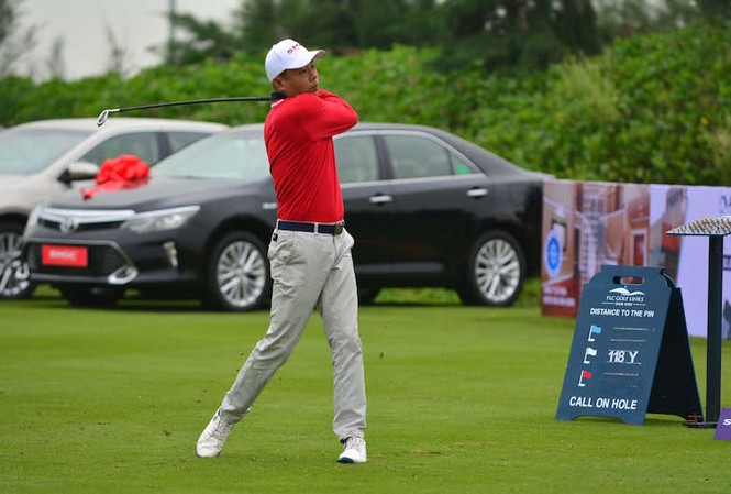 Hàng trăm xe sang làm giải thưởng HIO ở SMiC Golf Challenge Tournament Hàng trăm xe sang làm giải thưởng HIO ở SMiC Golf Challenge Tournament