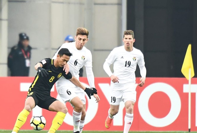 U23 Malaysia gây sốc khi cầm hoà Jordan U23 Malaysia (áo đen) cầm hòa Jordan 1-1