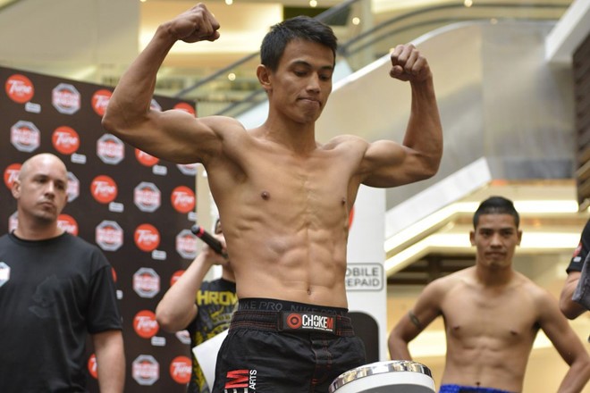 Tung đòn tổ hợp, võ sĩ MMA hạ knock-out đối thủ trong 21 giây Tung đòn tổ hợp, võ sĩ MMA hạ knock-out đối thủ trong 21 giây