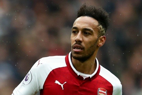 'Bom tấn' Aubameyang chỉ còn là cái bóng ở Arsenal 'Bom tấn' Aubameyang chỉ còn là cái bóng ở Arsenal