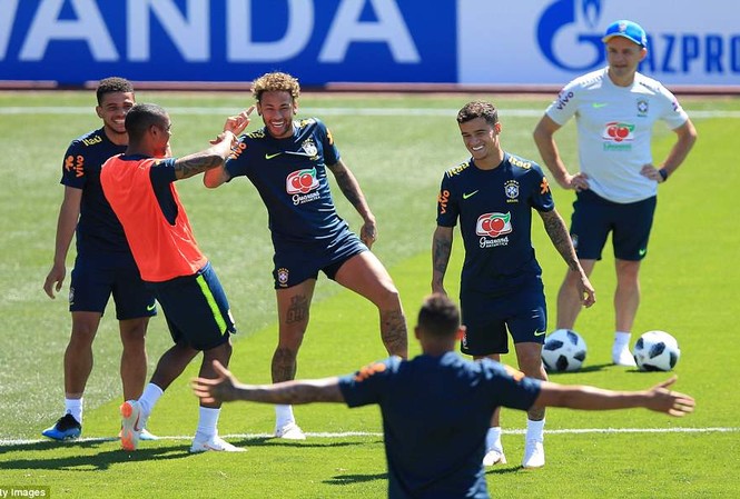 Tuyển Brazil ở World Cup 2018: Bại binh phục hận Các cầu thủ Brazil trong buổi tập đầu tiên ở Nga